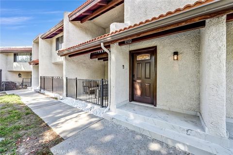 Photo of 9502 Via Salerno, Burbank, CA 91504 (MLS # GD26065662)