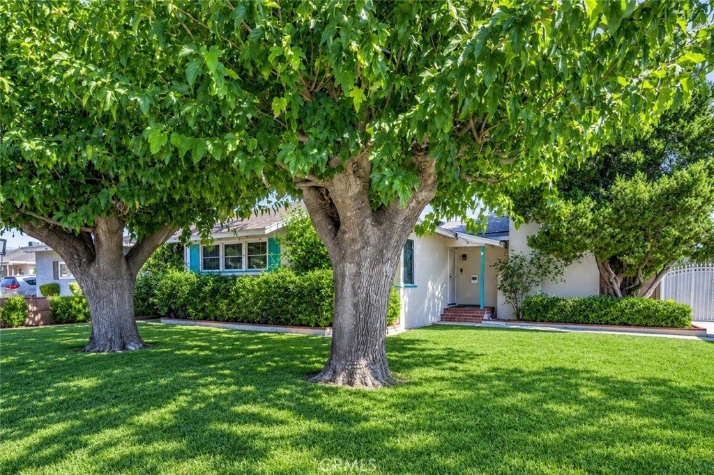 10132 Densmore Avenue