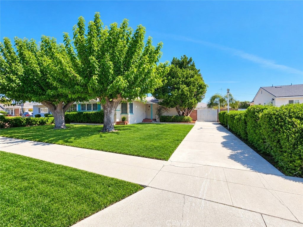 10132 Densmore Avenue