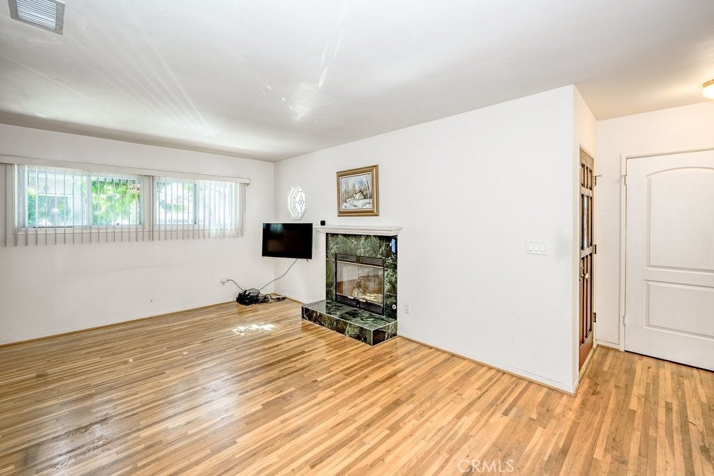 10132 Densmore Avenue