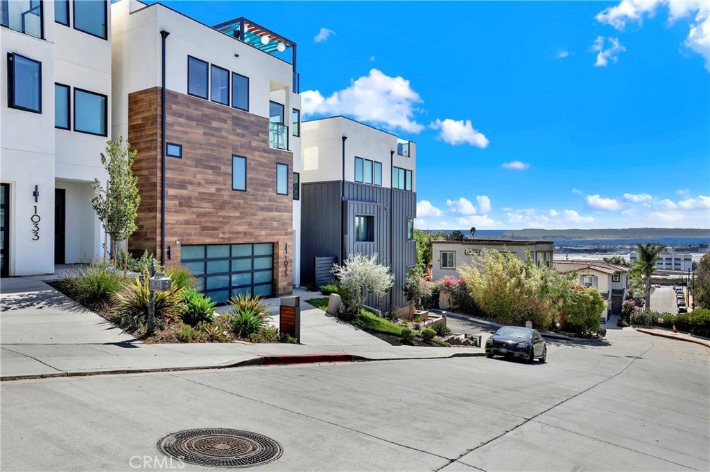 1035 W Spruce