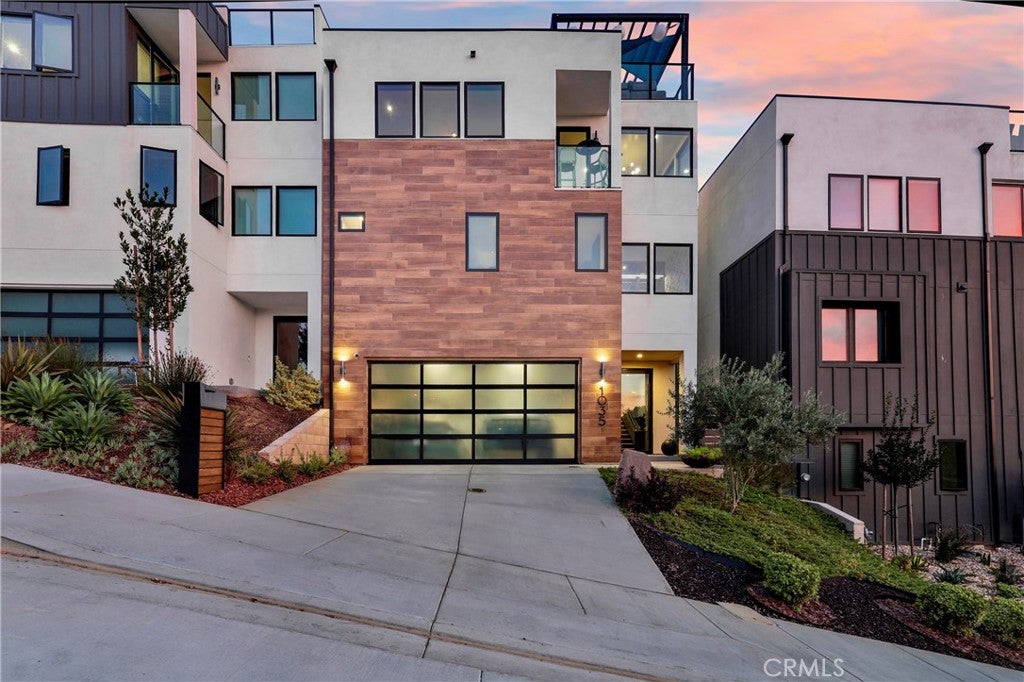 1035 W Spruce