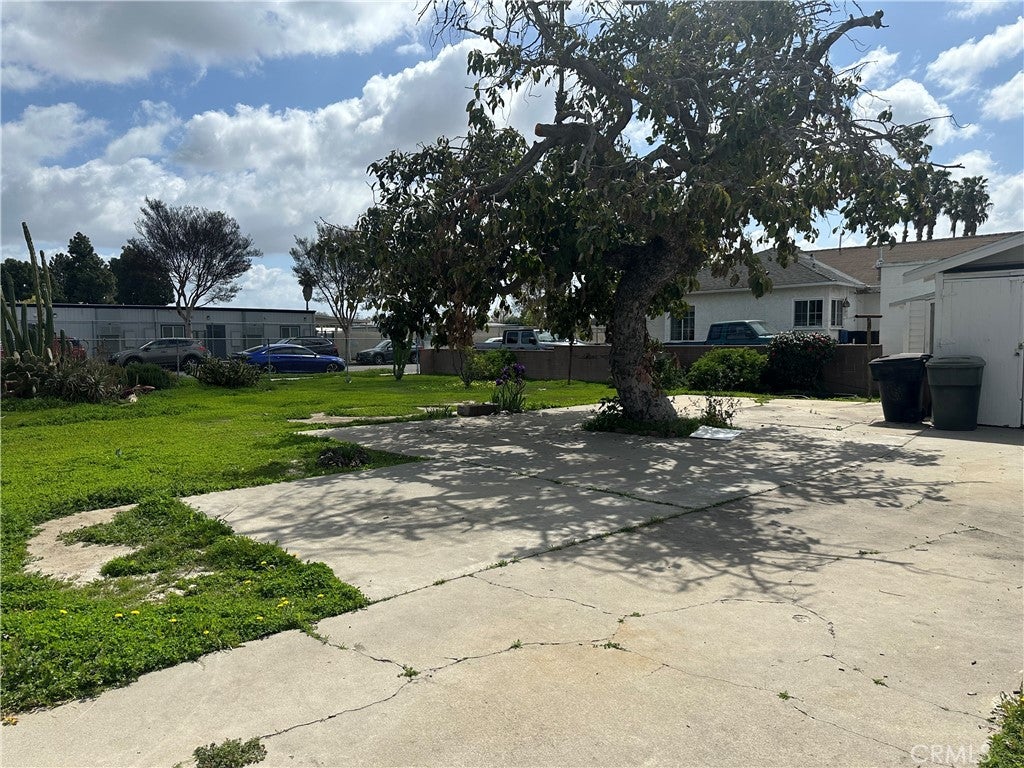 612 W Santa Ana St