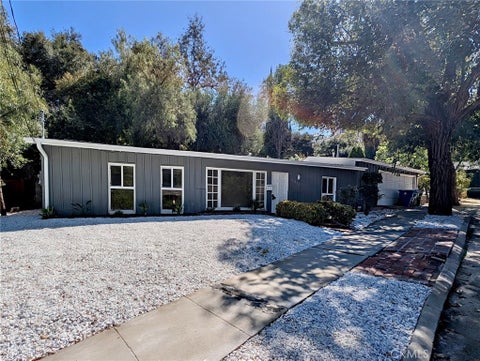 Photo of 21470 Providencia Street, Woodland Hills, CA 91364 (MLS # SR26164037)