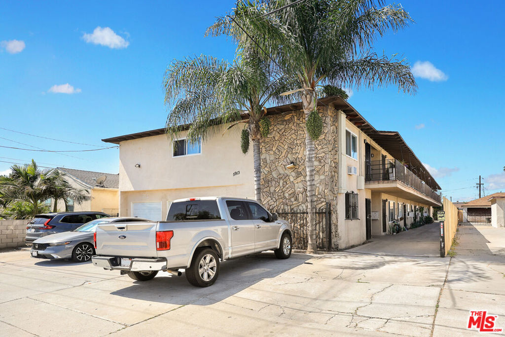 5913 Greenwood Avenue