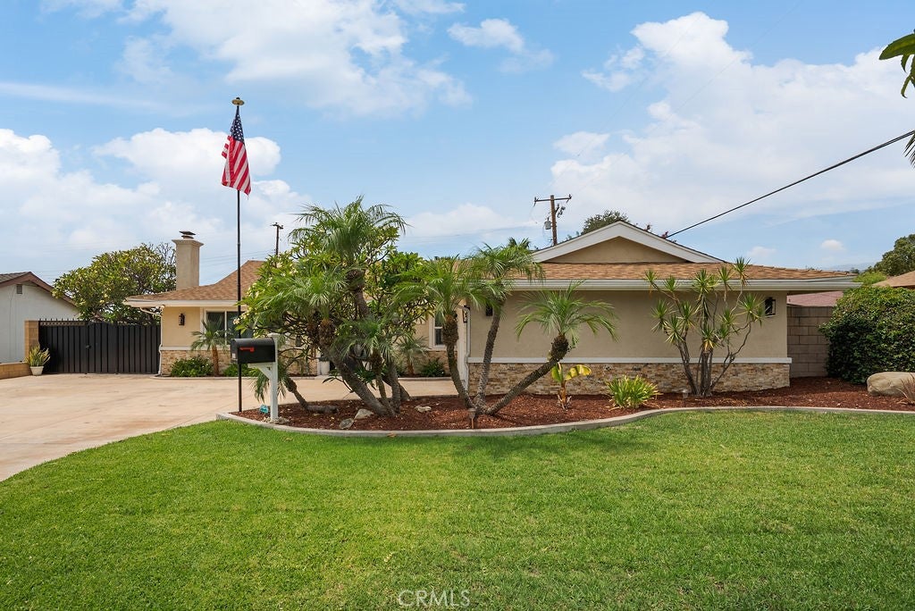 203 S Elwood