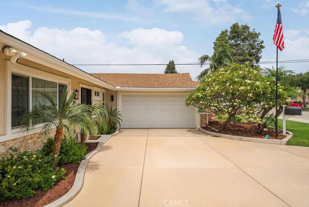 203 S Elwood