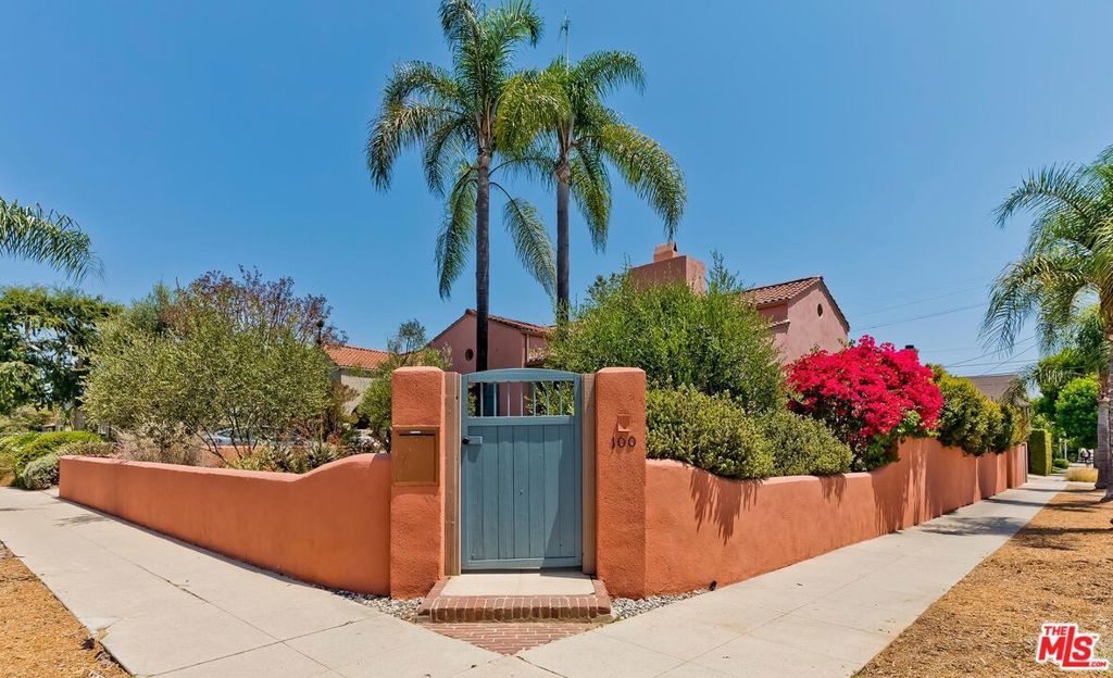 Photo of 100 N Arden Boulevard, Los Angeles, CA 90004 (MLS # 25591039)