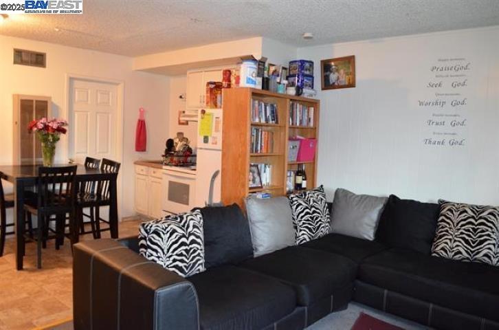 487 Hearn Ave