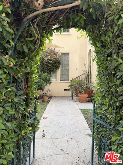 Photo of 231 N Swall Drive, Beverly Hills, CA 90211 (MLS # 26984895)