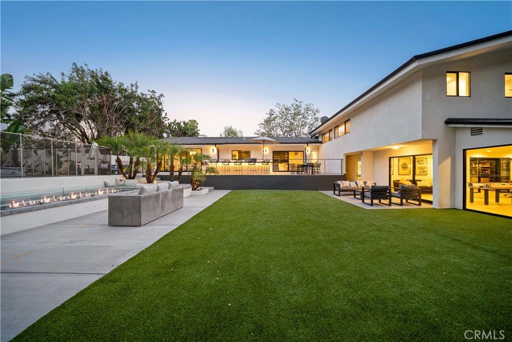 Photo of 5265 Del Moreno Drive, Woodland Hills, CA 91364 (MLS # SR26134656)