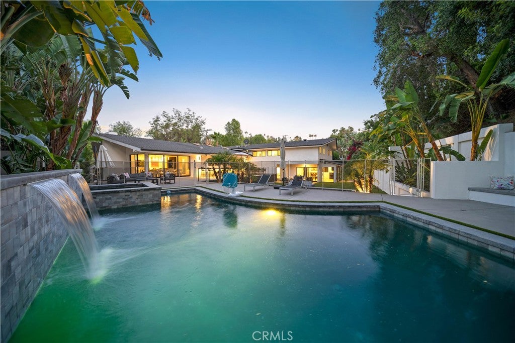 5265 Del Moreno Drive
