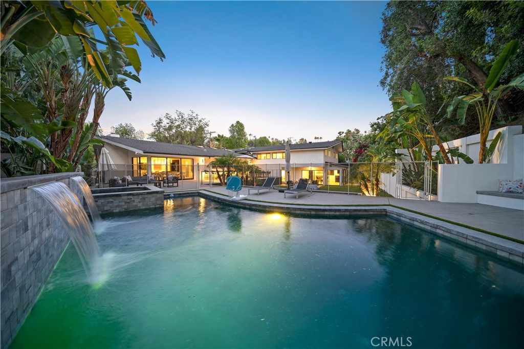 5265 Del Moreno Drive