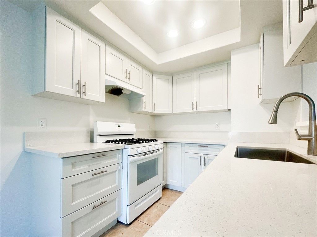 listing image 130722146070034229507