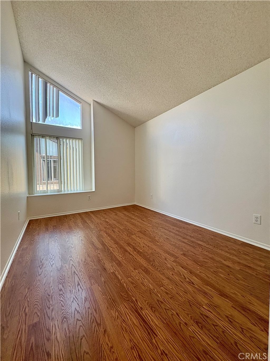 listing image 130728321967137136330