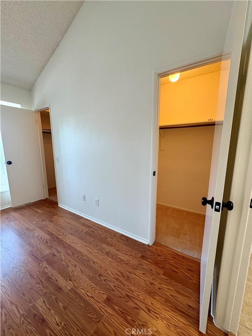 listing image 130723762522617290351