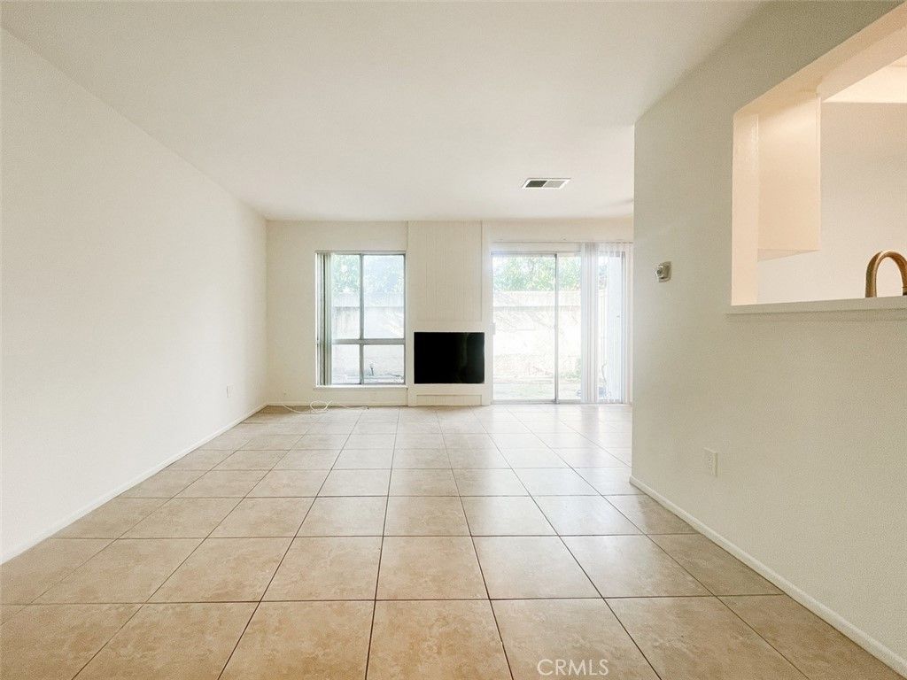 listing image 130721756928566049419