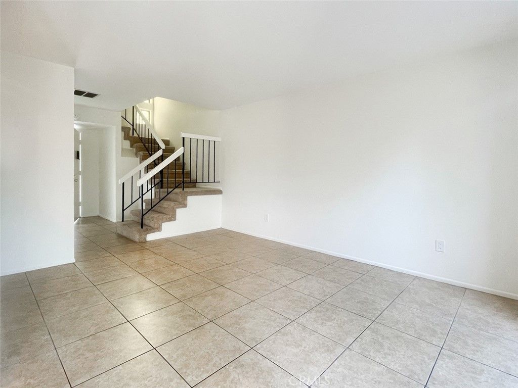 listing image 130727889259767398346