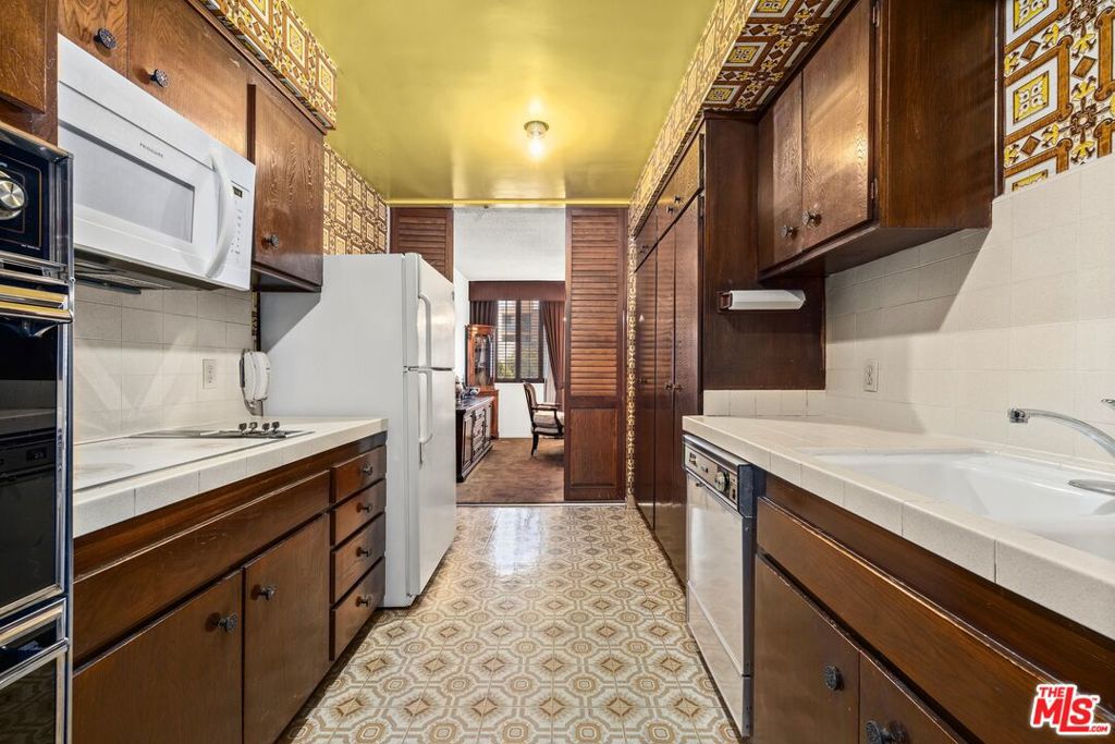 Properties 4 7309 Franklin Avenue 304