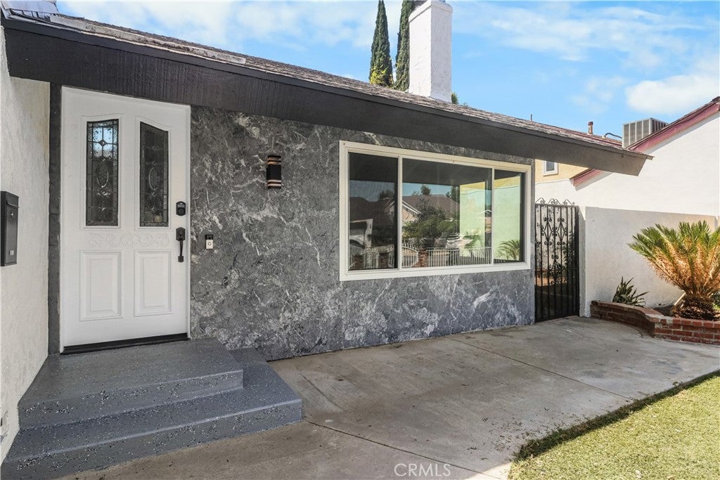 2122 W Chalet