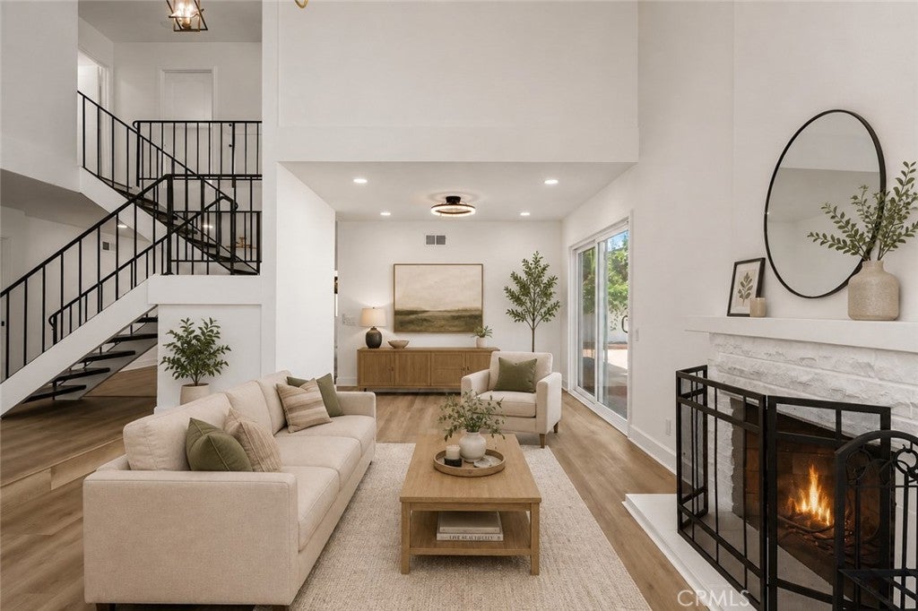 2122 W Chalet