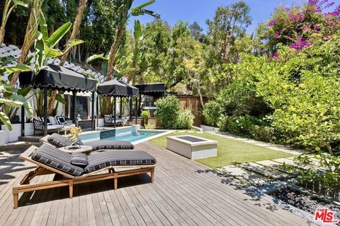 Photo of 1467 N Kings Road, West Hollywood, CA 90069 (MLS # 26849777)