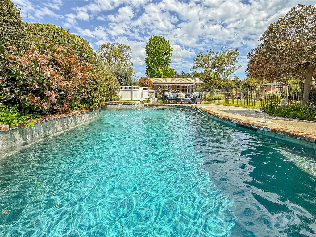 984 Oakmont Court