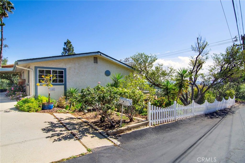 Photo of 7158 Leota Ln, Canoga Park, CA 91304 (MLS # SR26050262)