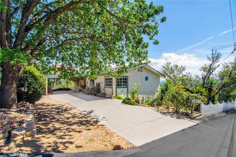 Photo of 7158 Leota Ln, Canoga Park, CA 91304 (MLS # SR26050262)