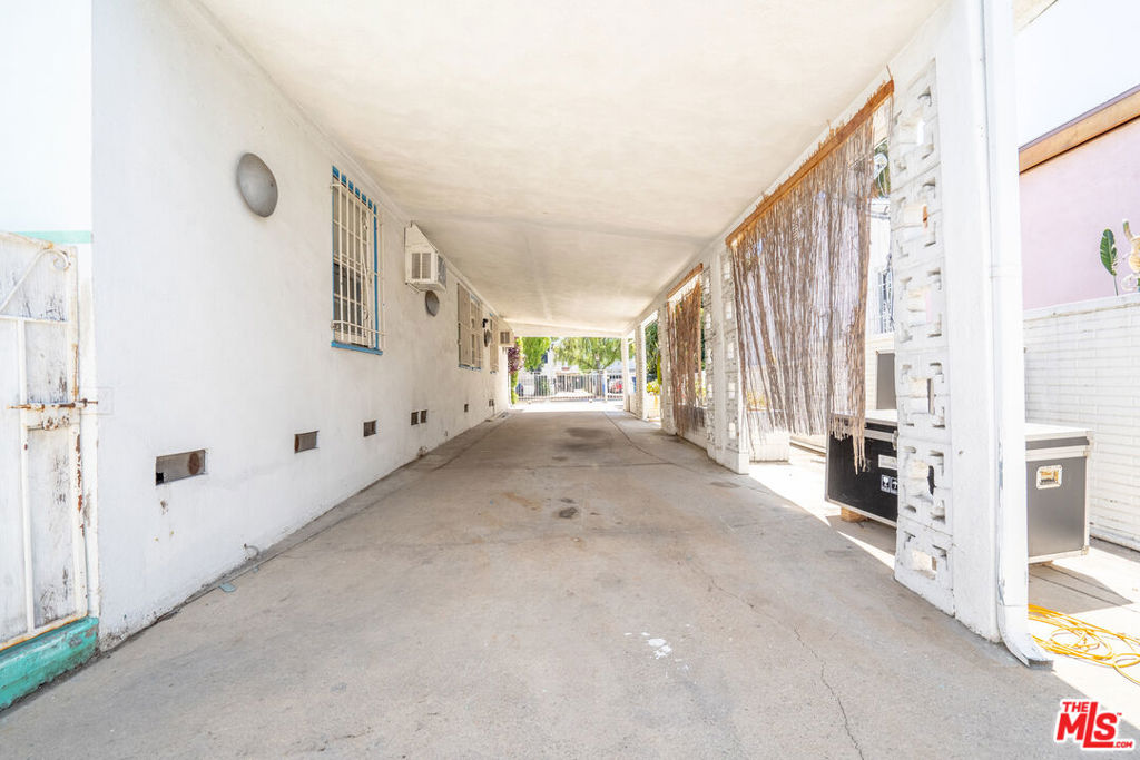 6447 Whitsett Avenue