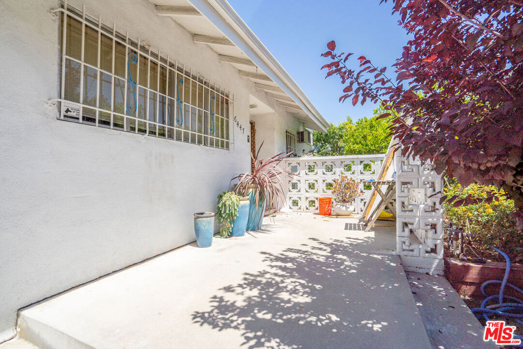 6447 Whitsett Avenue