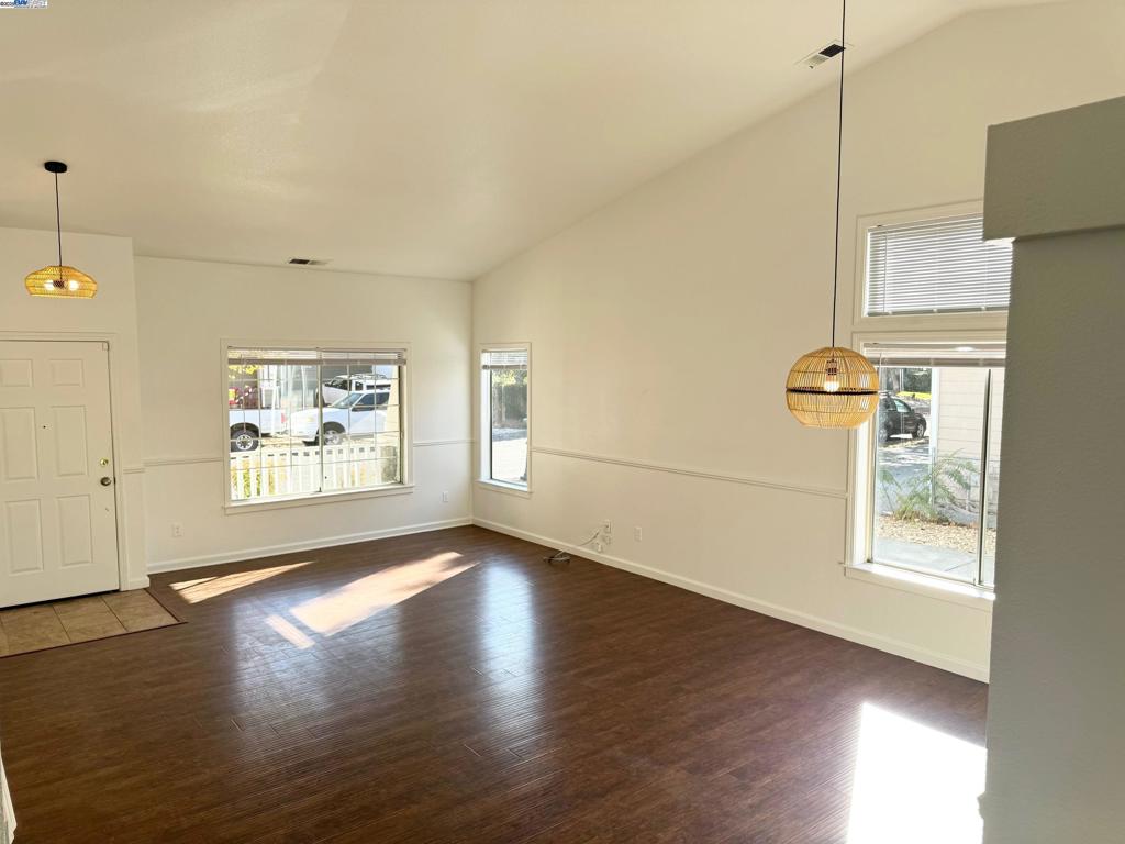 BRENTWOOD - Residential Lease