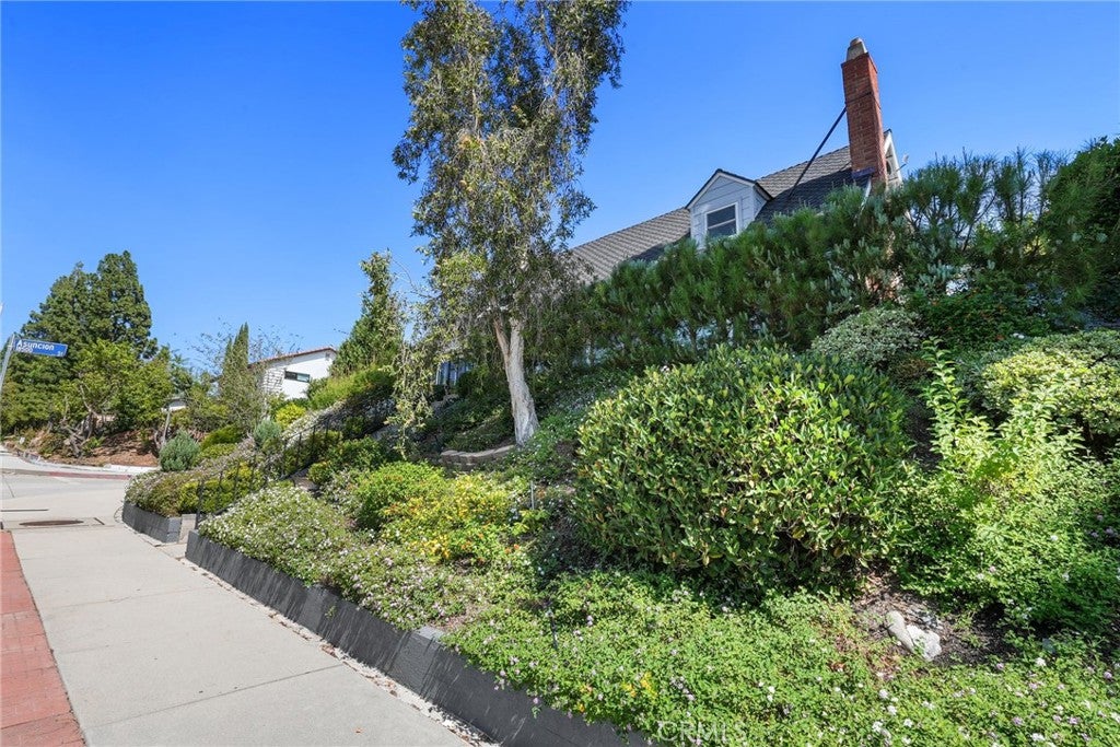 11380 Reseda