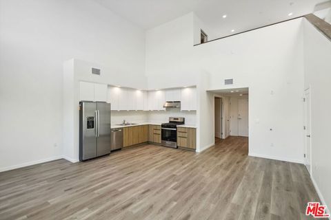 Photo of 951 S Wilton Place #302, Los Angeles, CA 90019 (MLS # 26842173)
