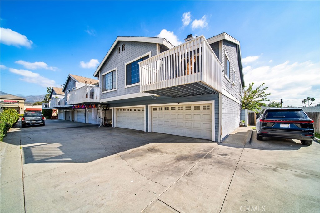 916 W Duarte