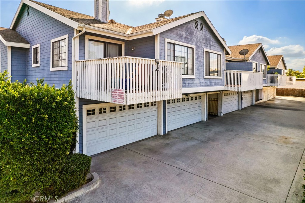 916 W Duarte
