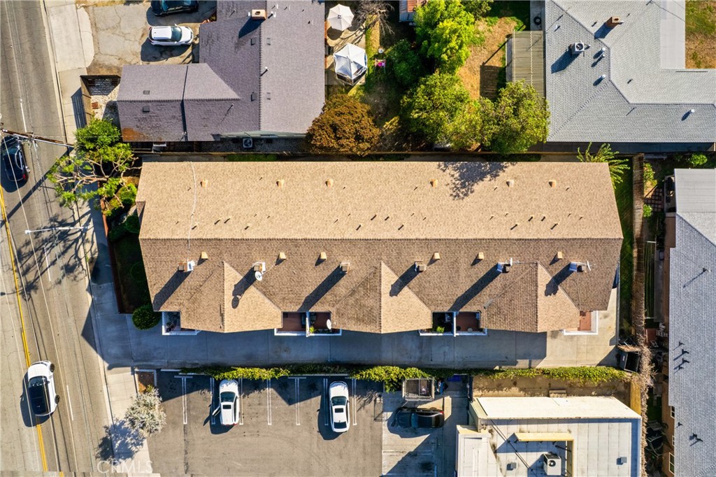 916 W Duarte