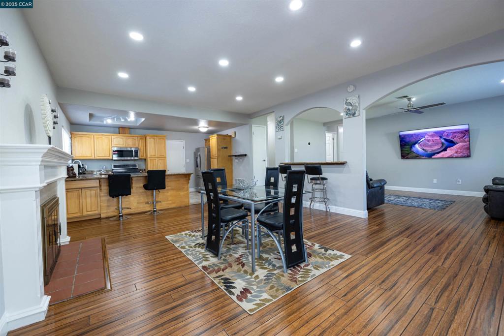 4852 Regents Park Ln