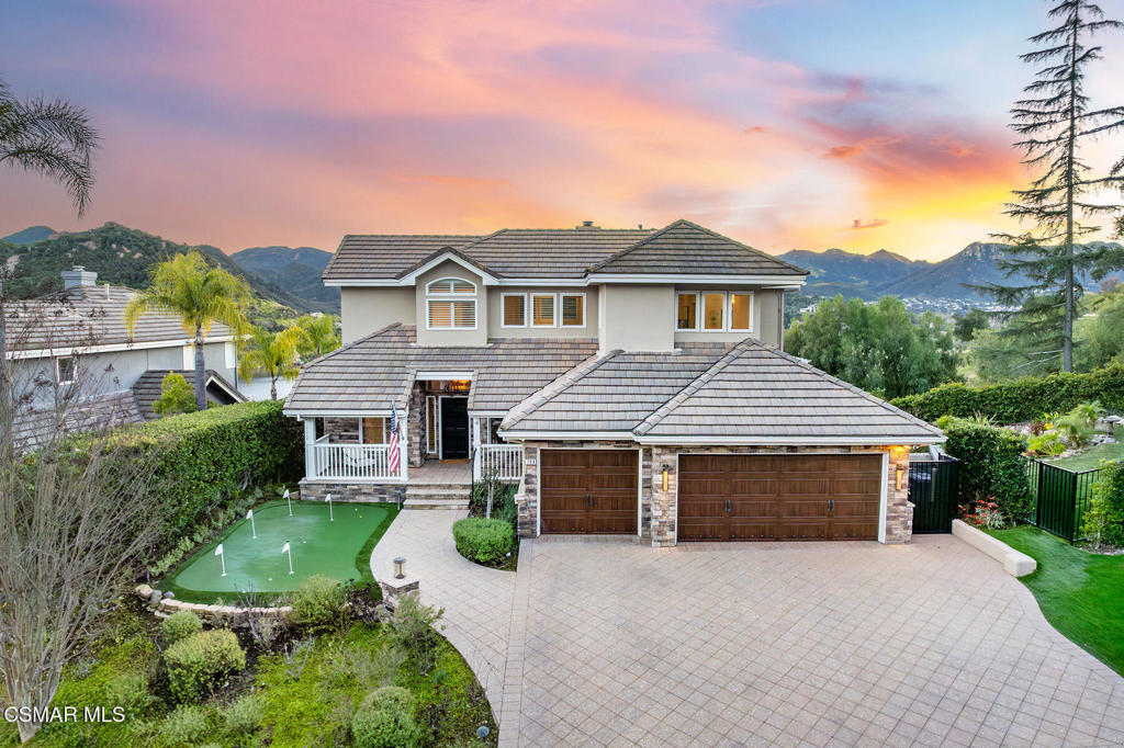 708 Ravensbury Street