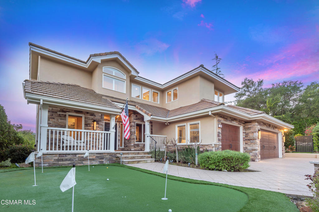 708 Ravensbury Street