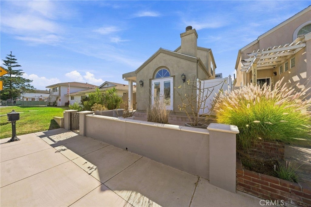 1209 Huntington Street