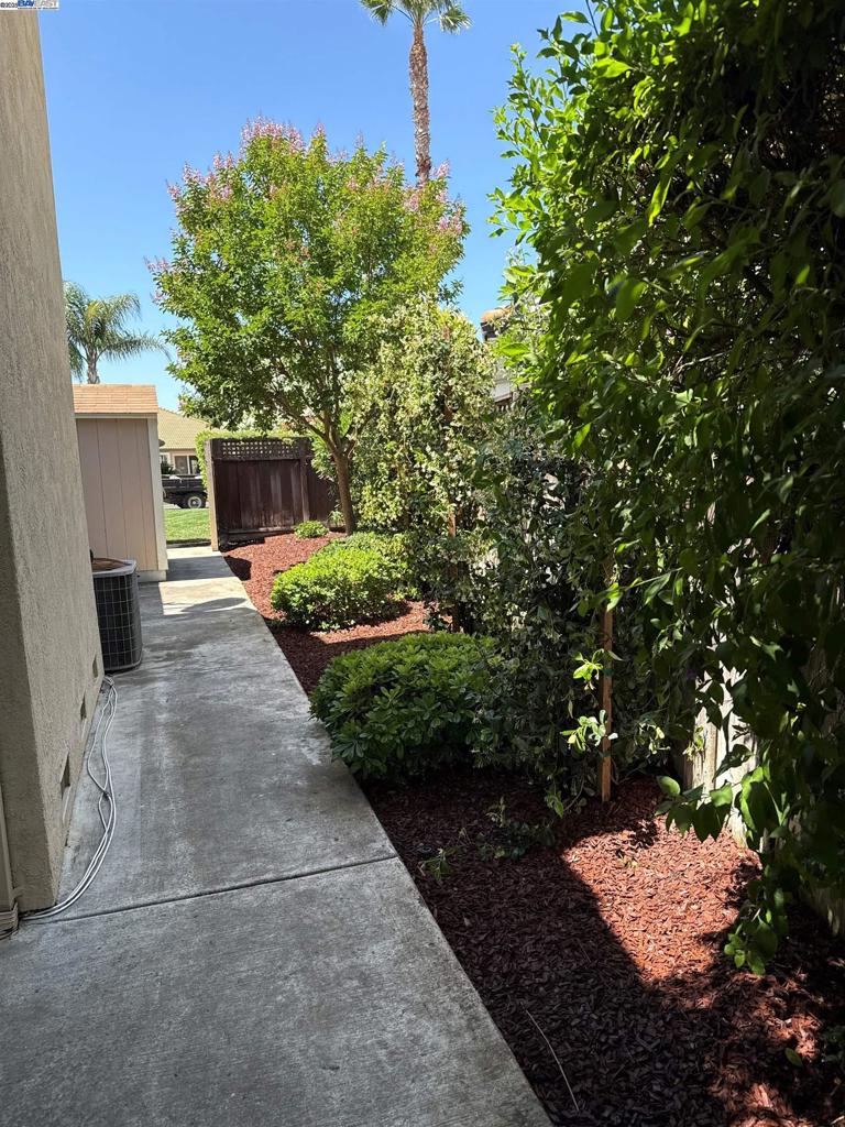 DISCOVERY BAY COUNTRY CLUB - Residential