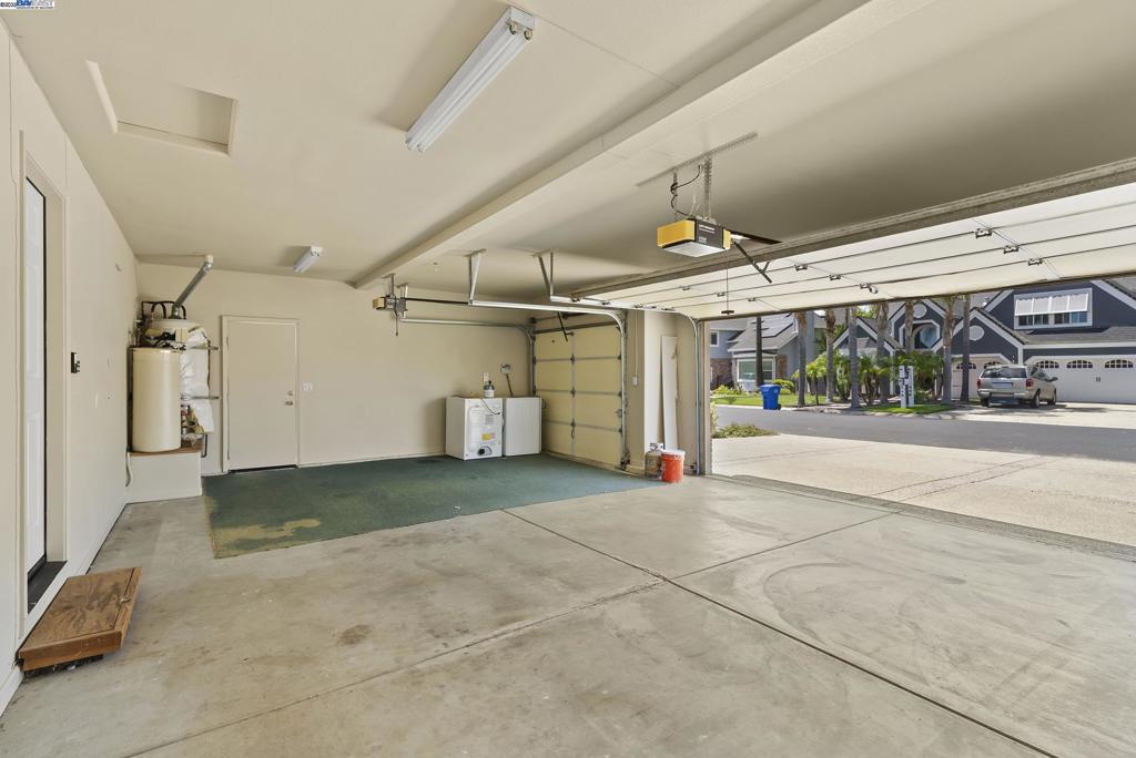 DISCOVERY BAY COUNTRY CLUB - Residential