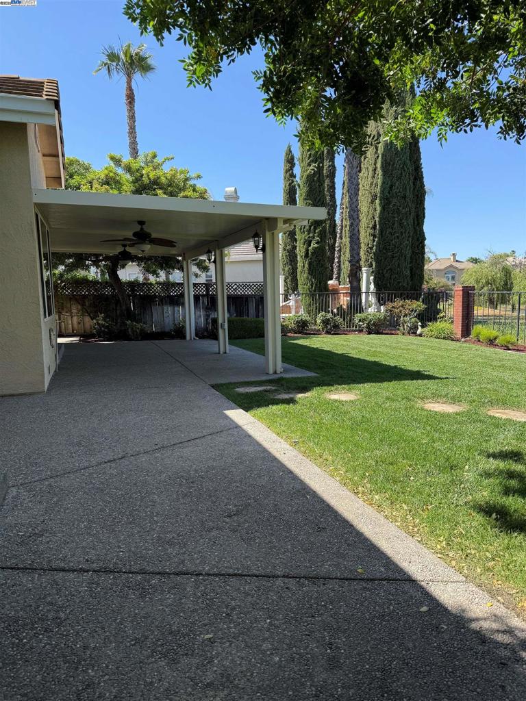 DISCOVERY BAY COUNTRY CLUB - Residential