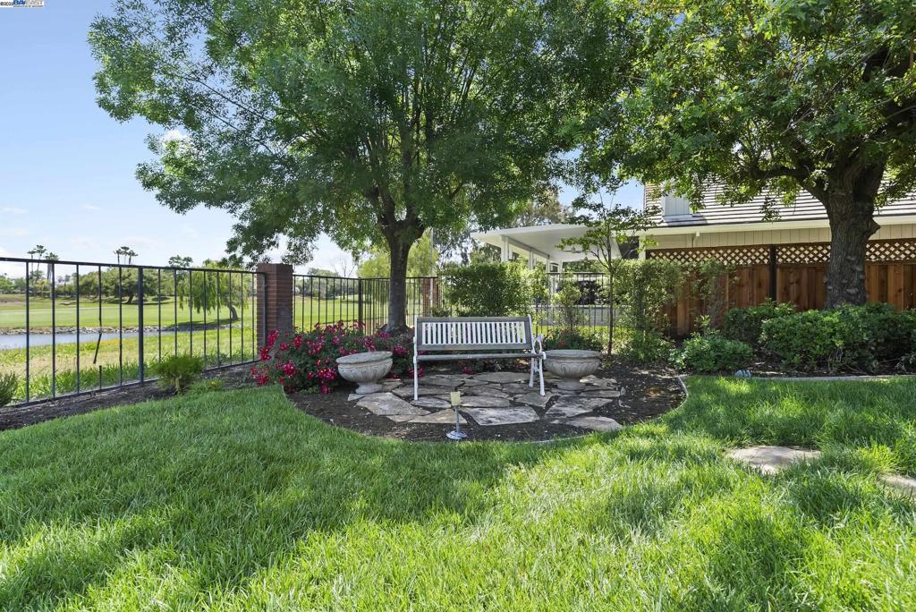 DISCOVERY BAY COUNTRY CLUB - Residential