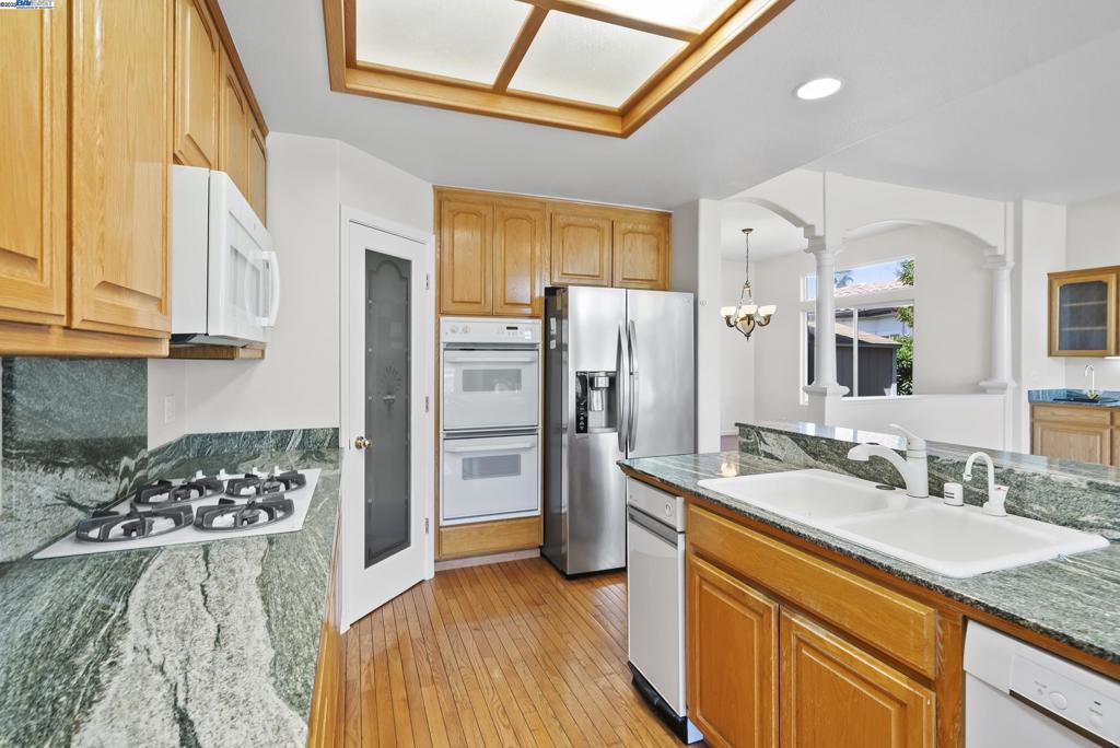 DISCOVERY BAY COUNTRY CLUB - Residential