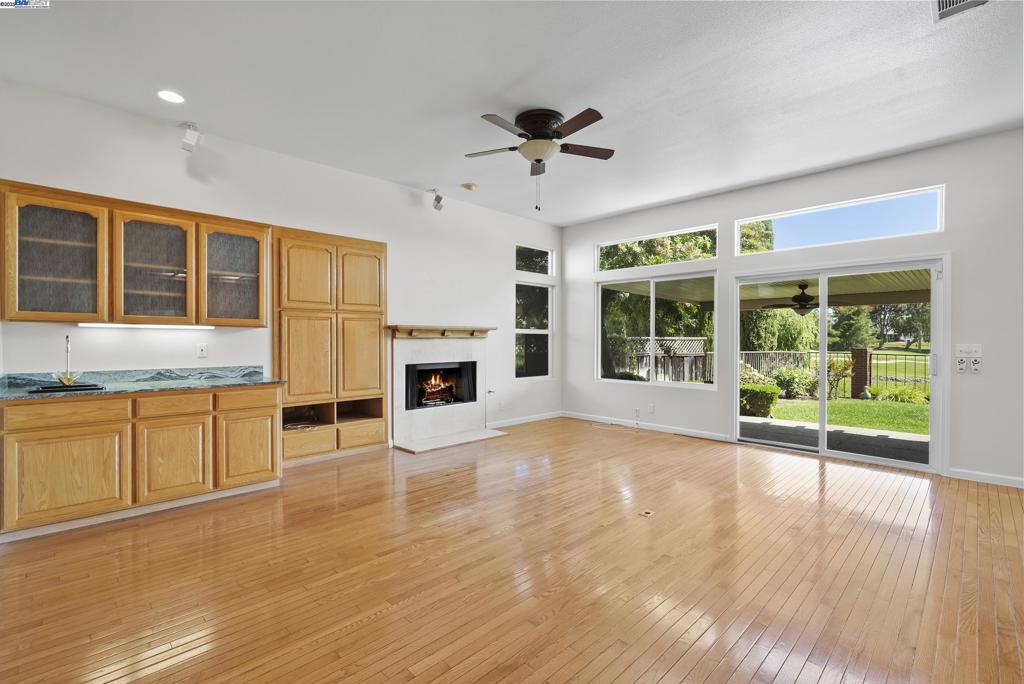 DISCOVERY BAY COUNTRY CLUB - Residential