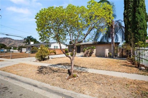 Photo of 440 N Durrell Avenue, Azusa, CA 91702 (MLS # IV26191885)