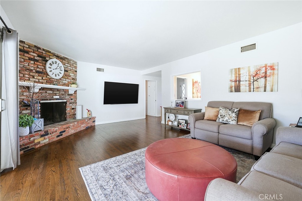 8046 California Avenue