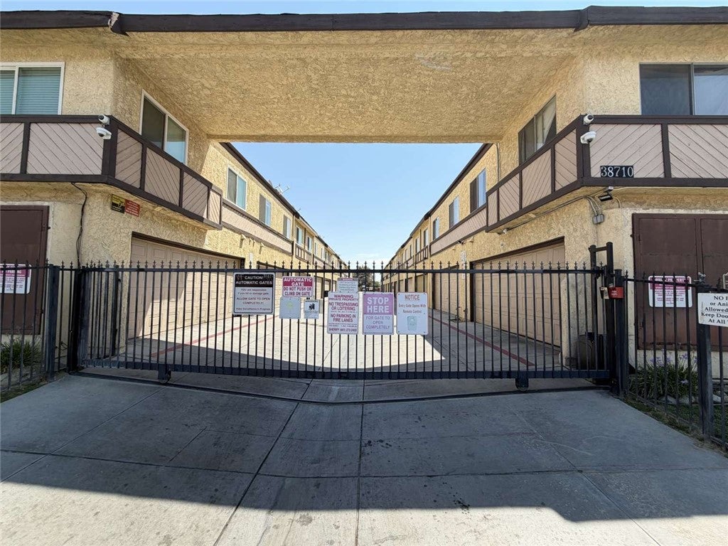 38710 10th Street E 12